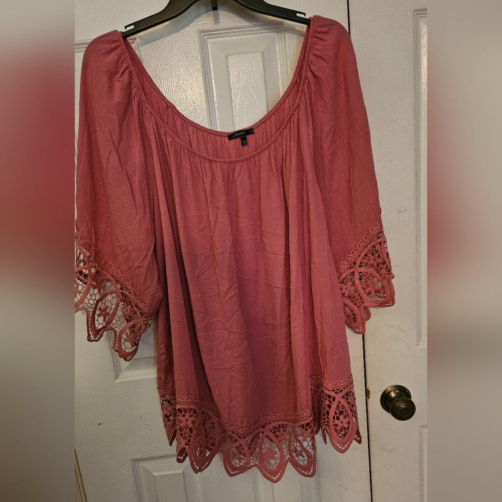 LE ROUGE, PINK, SHORT SLEEVE TOP WITH EYELET SLEEVES AND BOTTOM. 3X